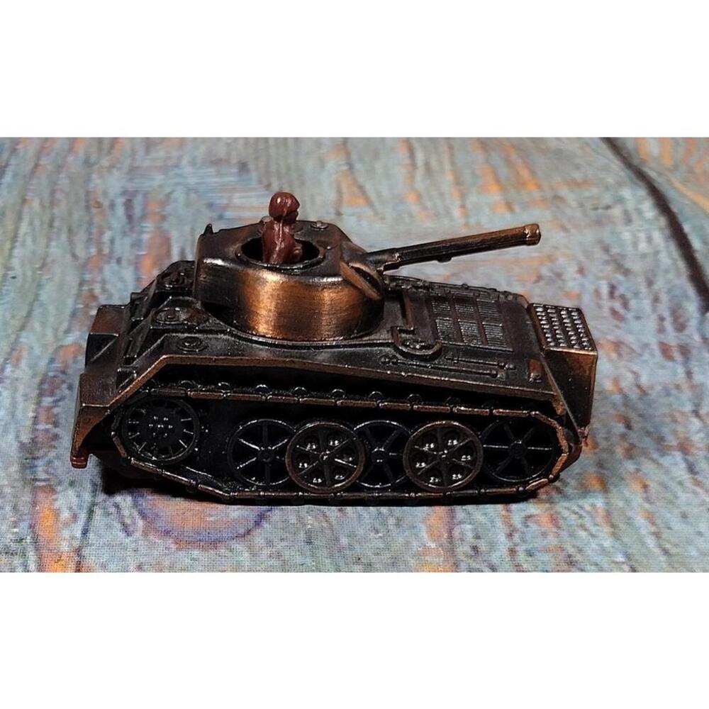 Tank Manual Pencil Sharpener - Bronze - Picture 3 of 12